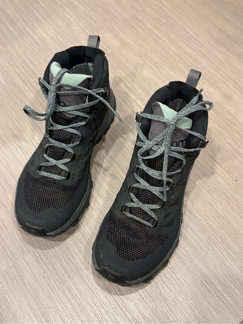 Salomon Outline Mid Goretex Contragrip Ortholite hiking ankle boot 8